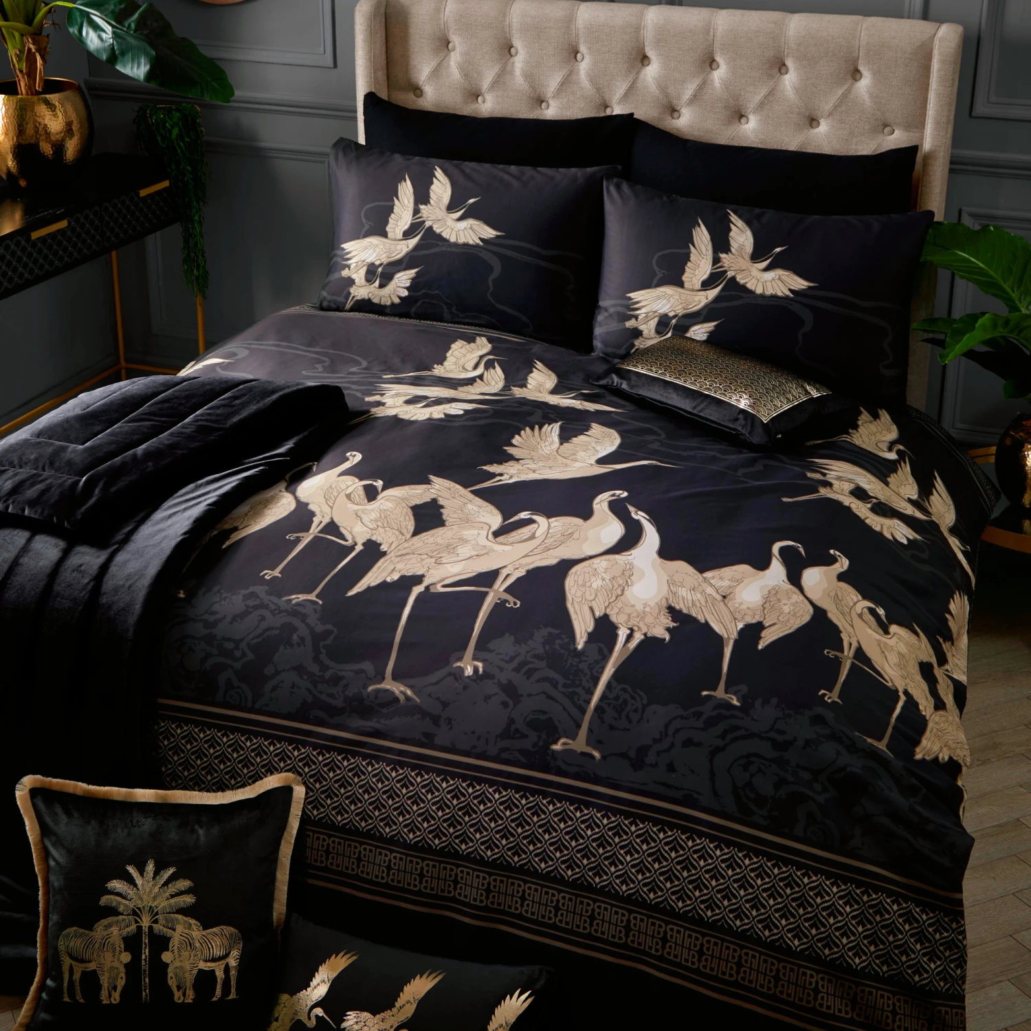 Laurence Llewelyn-Bowen Kireina Duvet Cover Set - Black/Gold 1 Laurence Llewelyn-Bowen Kireina Duvet Cover Set - Black/Gold