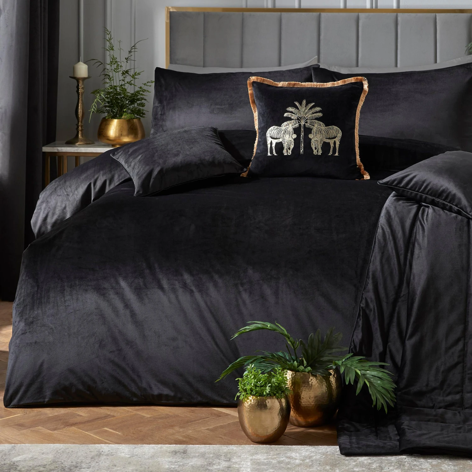 Laurence Llewelyn-Bowen Montrose Bedding Duvet Cover Set - Black 1 Laurence Llewelyn-Bowen Montrose Bedding Duvet Cover Set - Black